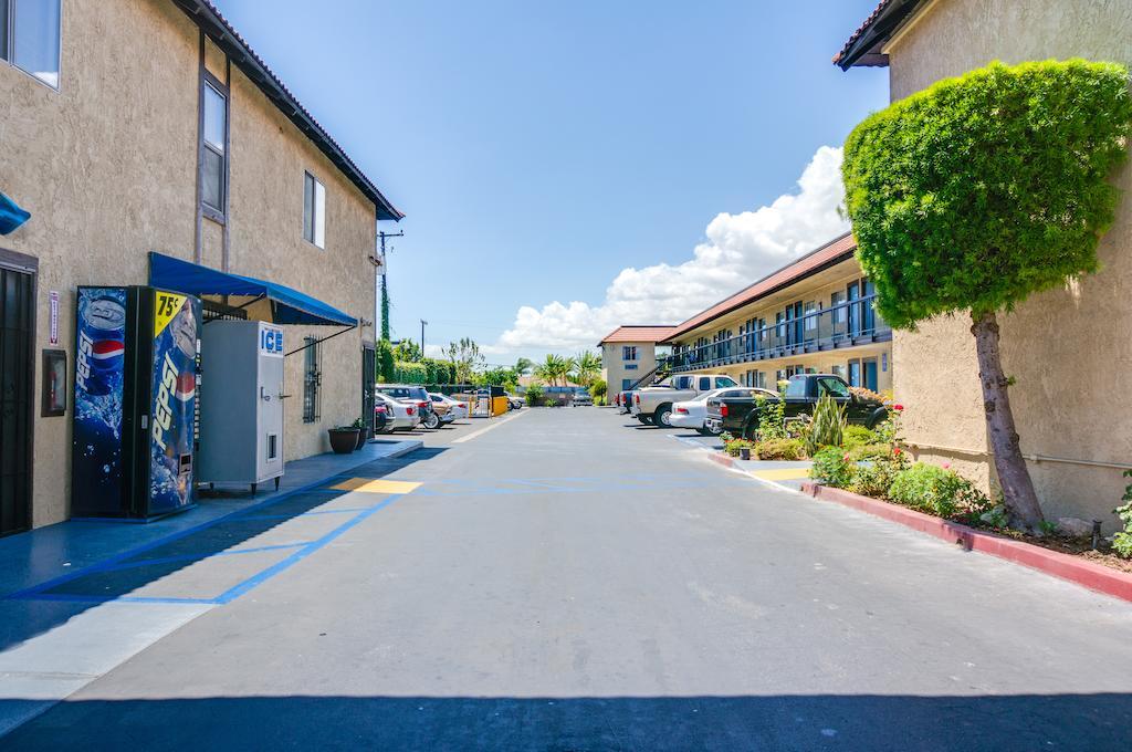Motel Moonlight Anaheim Buitenkant foto
